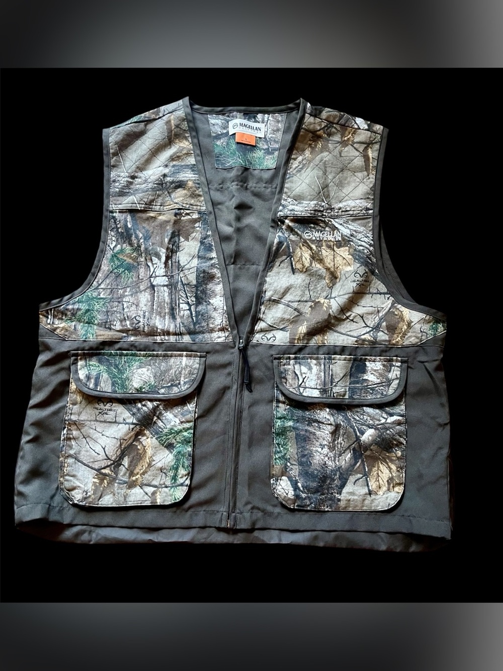Magellan Outdoors Realtree Extra Camouflage Pattern Zip Up Vest Size L Hunting